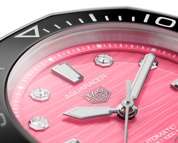 TAG HEUER Aquaracer  迎热情之夏