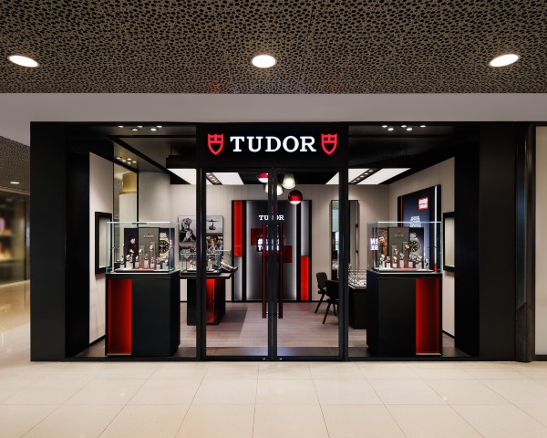 Tudor 专门店开幕