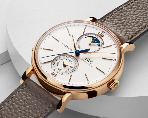 IWC 首款自主研发全历表