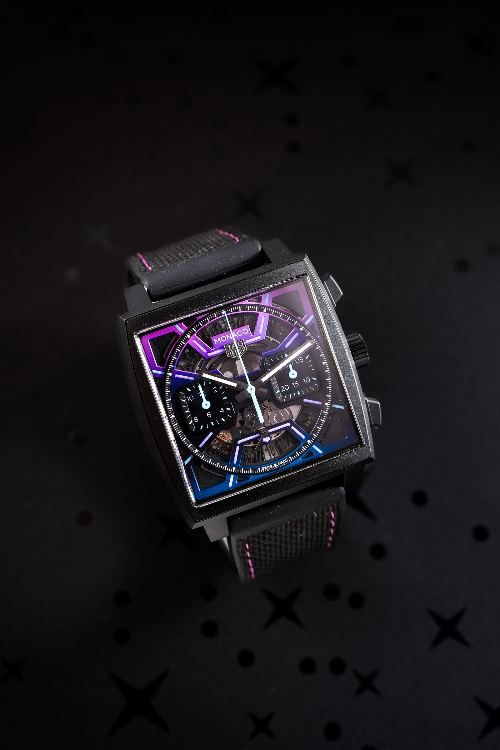 霓虹夜賽之光：TAG Heuer推出Monaco夜光限量計時碼錶